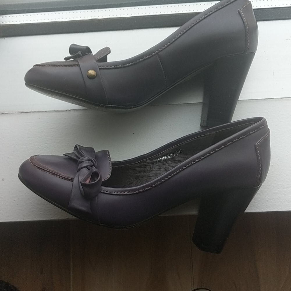Shoes - Picture 2 of 7